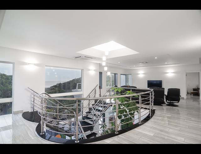 6 BEDROOM HOUSE FOR SALE IN SHEFFIELD BEACH